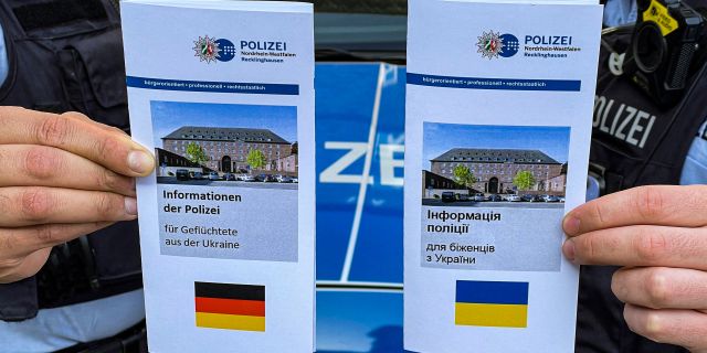 Die Recklinghäuser Polizei hat Flyer für Schutzsuchende aus der Ukraine herausgegeben - auch in ukrainischer Sprache.
