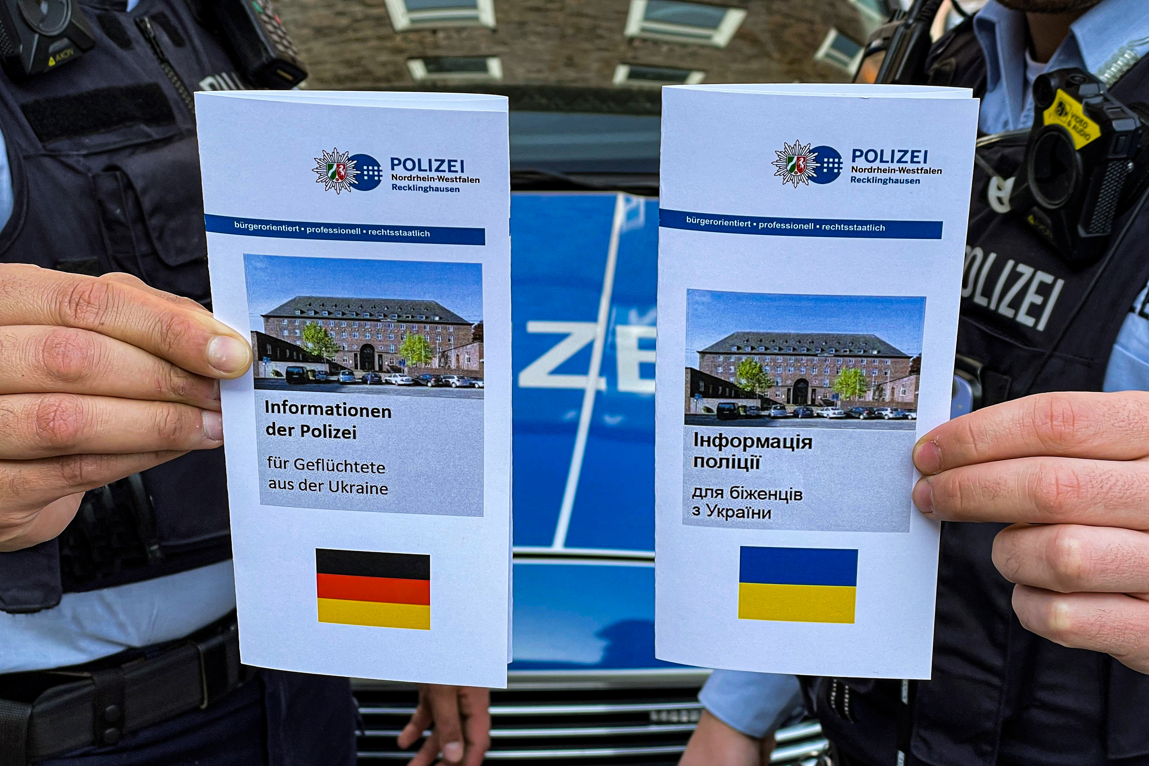 Die Recklinghäuser Polizei hat Flyer für Schutzsuchende aus der Ukraine herausgegeben - auch in ukrainischer Sprache.