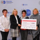 Spendenübergabe des Polizeichores