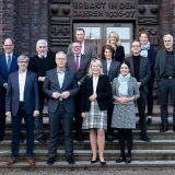 Die Teilnehmenden der Tagung der Polizeipräsidentinnen und Polizeipräsidenten aus Nordrhein-Westfalen . Gruppenbild vor dem Recklinghäuser Polizeipräsidium.