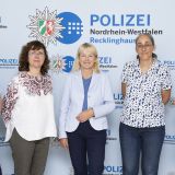 Die spanischen Polizistinnen Isabel Arias-Germán (2. v.li.) und Aida Maria Conde-Oliver (2. v.re.) sind zurzeit im Polizeipräsidium Recklinghausen eingesetzt. Polizeipräsidentin Friederike Zurhausen (M.) begrüßte sie in der Behörde. Mit im Bild: Michaela Pfeifers (Leiterin des Waltroper Bezirksdienstes) und Inspektionsleiter Leonard Sostmann.