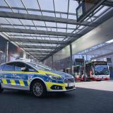 Ein Streifenwagen steht am ZOB Bottrop. Dort zeigt die Polizei regelmäßig Präsenz.