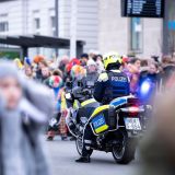 Die Polizei begleitet Karnevalszüge, Archivbild vom Recklinghäuser Rosenmontagszug 2023