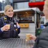 Im Gespräch mit der Polizei - und dazu ein leckeres Getränk: Die Polizei lädt Bürgerinnen und Bürger zur Veranstaltung "Coffee with a Cop" ein.