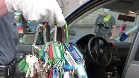 Fund im Auto: Dutzende von Schlüsseln für schäbige Unterkünfte