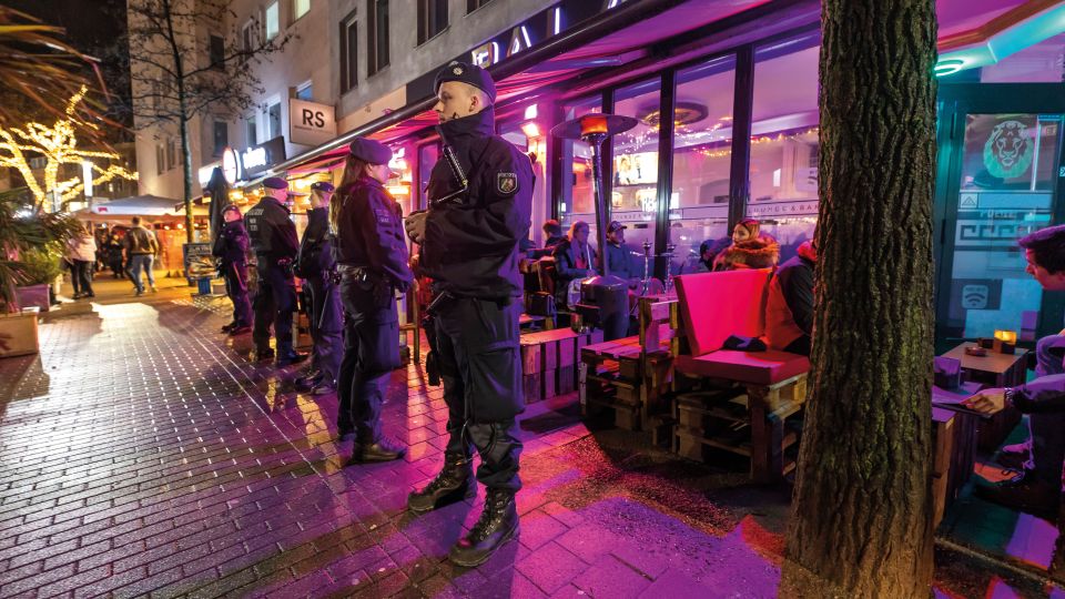 Politik der 1.000 Nadelstiche: 2019 durchsuchten Hundertschaften bei einer großen Razzia im Ruhrgebiet – hier in Essen – mehrere Objekte. 