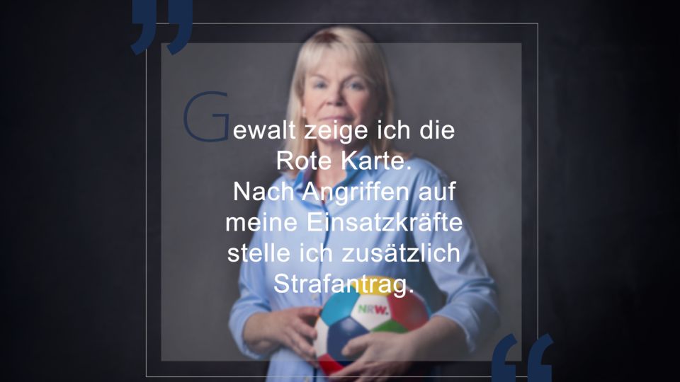 Polizeipräsidentin Friederike Zurhausen sagt: "Gewalt zeige ich die Rote Karte. Nach Angriffen auf meine Einsatzkräfte stelle ich zusätzlich Strafantrag."